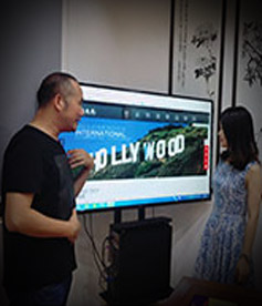 感謝電影制作公司胡導(dǎo)演遠(yuǎn)從廣州來(lái)到我公司交流網(wǎng)站，我們定全力以赴，不負(fù)使命，幫您把網(wǎng)絡(luò)營(yíng)銷落地。